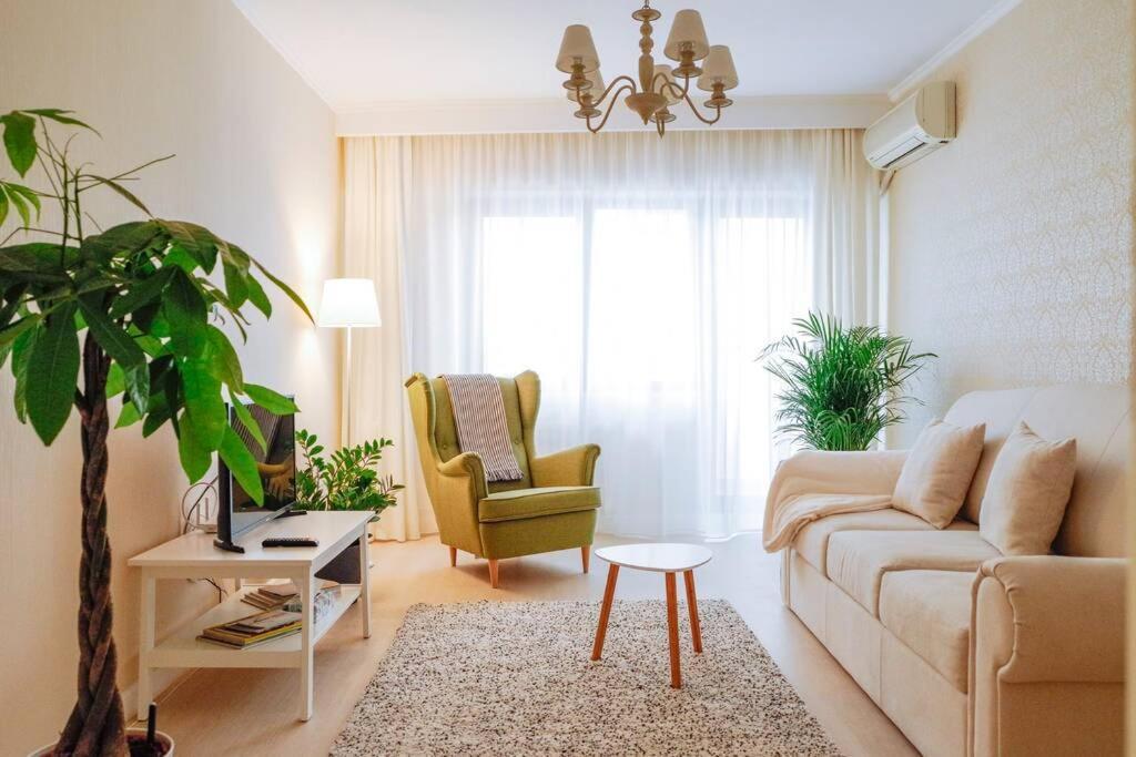Elegant Vibes Apartment Next To Obor Market Bukarest Exterior foto
