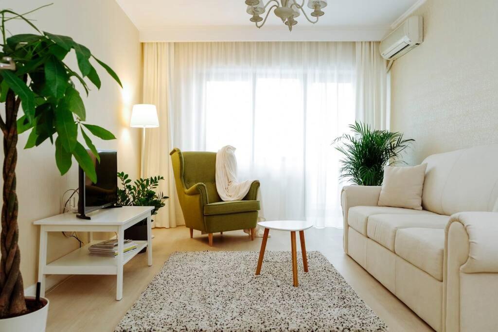 Elegant Vibes Apartment Next To Obor Market Bukarest Exterior foto